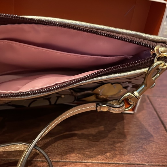 Coach wristlet - Picture 5 of 6